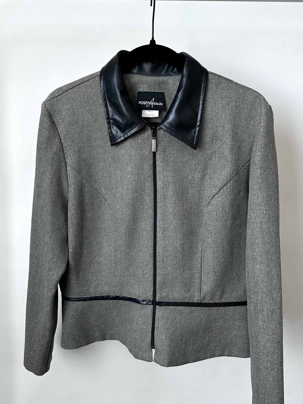 VINTAGE Y2K OFFICE SIREN Sleek Gray Jacket with Black Trim Zip Front Size-L